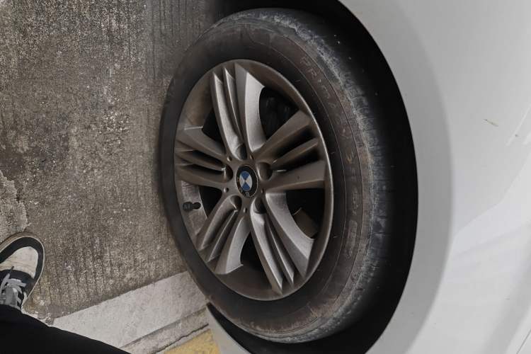 Used BMW 3 Series 2016 320Li Fashion Model Right Front Wheel Hub