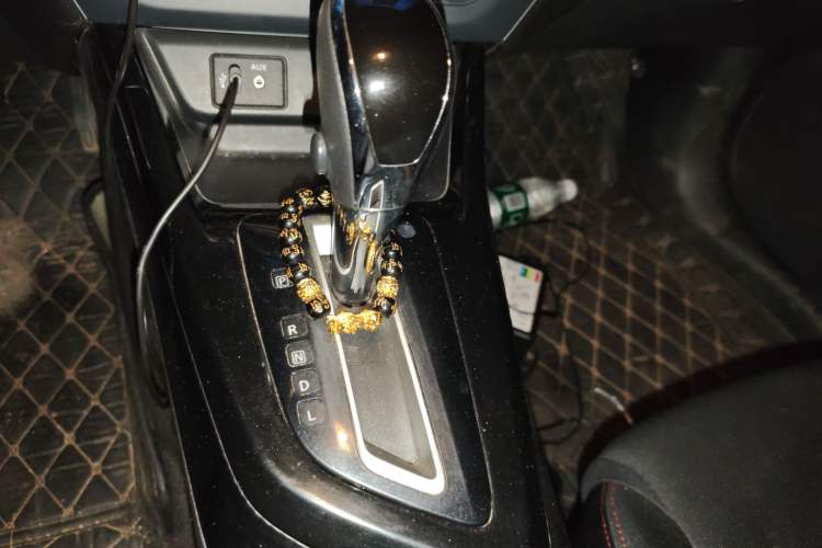 Used Nissan Lannia 2021 1.6L CVT Cool Edition Gear Lever