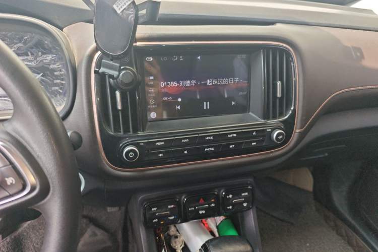 Used GAC Trumpchi GS3 2017 200T Automatic Luxury Edition Audio And AC Panel