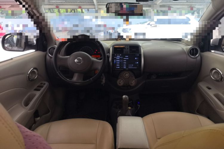 Used Nissan Sunny 2011 1.5XE Manual Comfort Edition Center Console