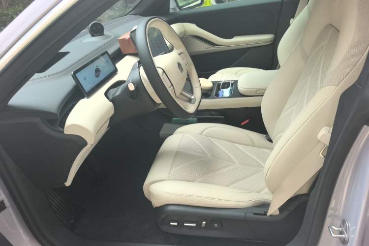 Used Nio ET5 2025 75 kWh Left Front Seat