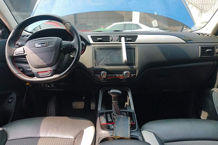 Used Qoros 5 2018 Revised 1.6T Automatic Luxury Version Center Console