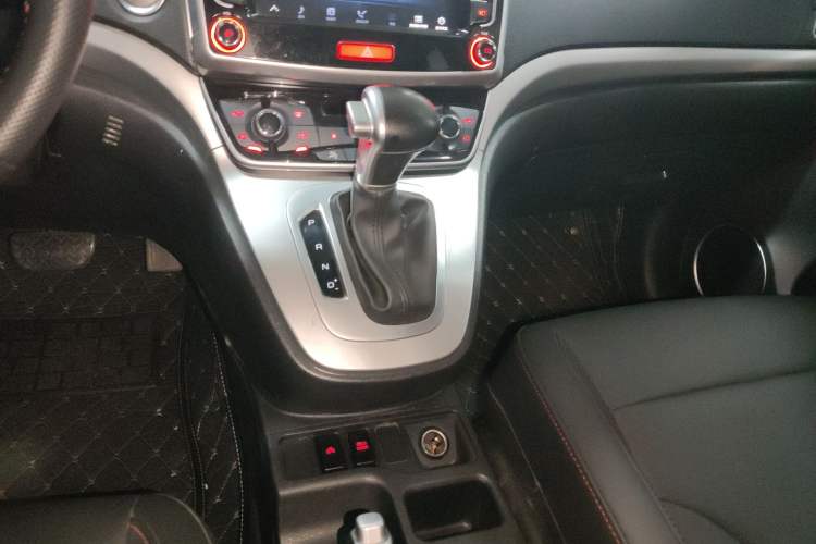 Used Haval M6 2019 1.5T DCT Two-Wheel Drive Elite Version China V Standard Gear Lever