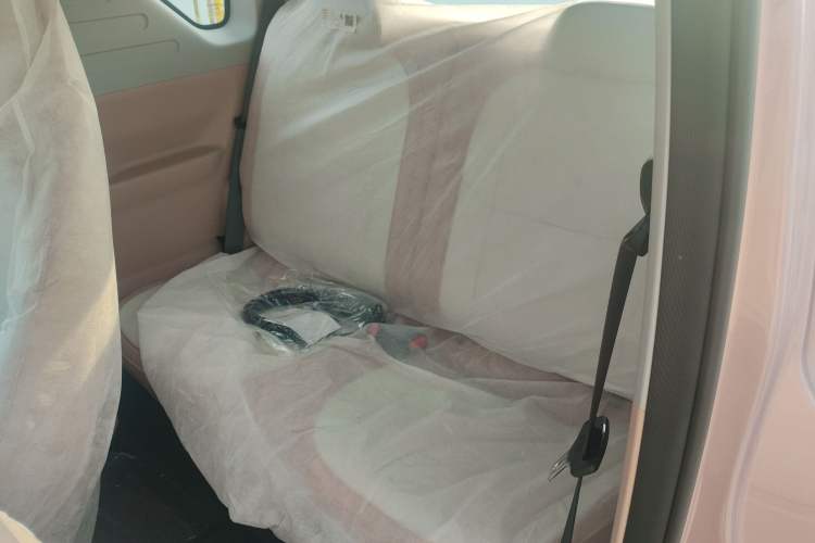 Used Geely Galaxy Panda 2024 Panda Mini 200km Endurance Bear Left Rear Seat