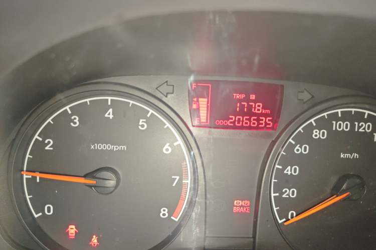 Used Hyundai Verna (older generation) 2014 1.4L Manual Smart GLS Trim Odometer Close Up