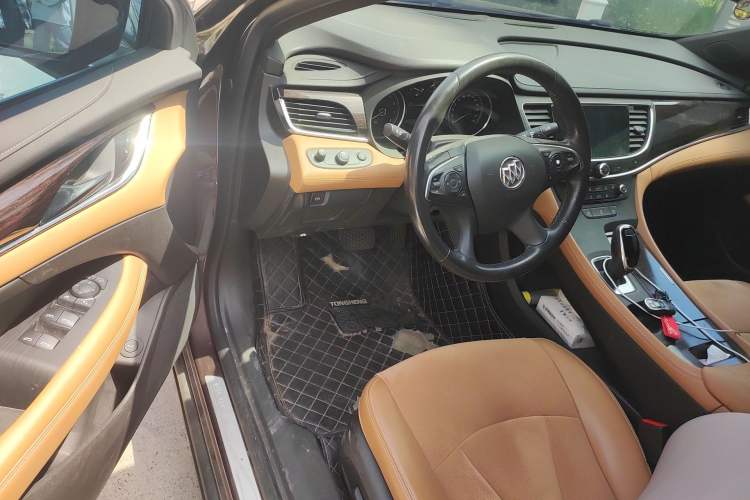 Used Buick LaCrosse 2018 28T Elite Edition Driver Seat