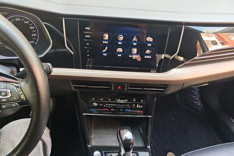 Used Volkswagen Passat New Energy 2020 430 PHEV Hybrid Luxury Edition China VI Standard Audio And AC Panel