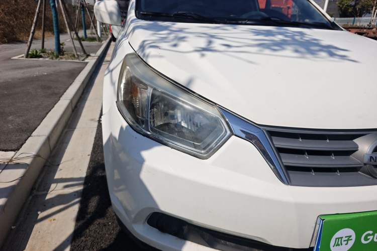 Used Venucia R50 2013 1.6L Manual Fashion Edition
