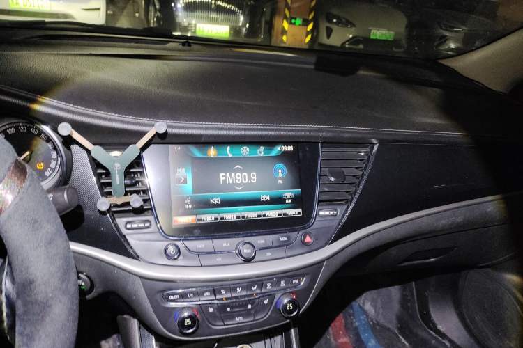 Used Buick Verano 2018 Sedan 20T Dual-Clutch Luxury Model
