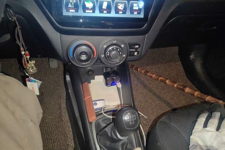 Used Kia K2 2012 Sedan 1.4L MT GLS Commemorative Edition Gear Lever