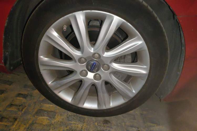 Used Volvo V40 2015 1.6T Zhiyi Edition