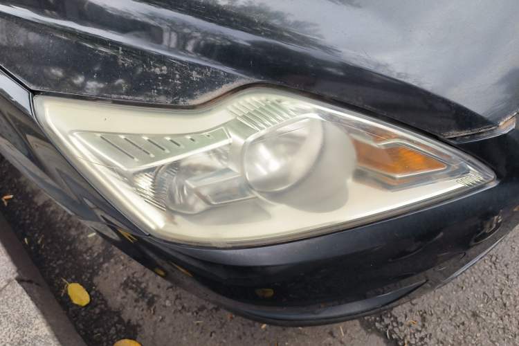 Used Ford Focus 2013 Sedan Classic 1.8L Manual Base Model Right Front Headlight