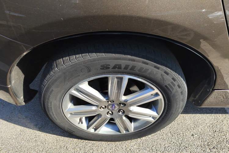 Used Volvo XC60 2016 T5 AWD Zhiyuan Edition Right Rear Wheel Hub