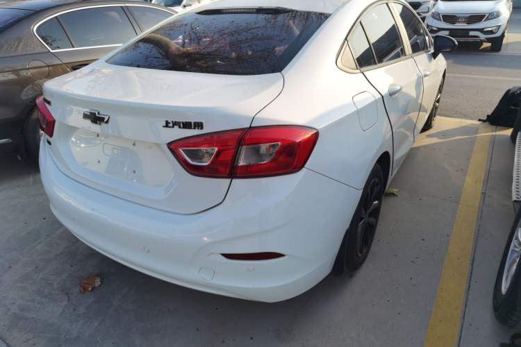 Used Chevrolet Cruze 2018 Redline 320 Automatic Pioneer Edition
