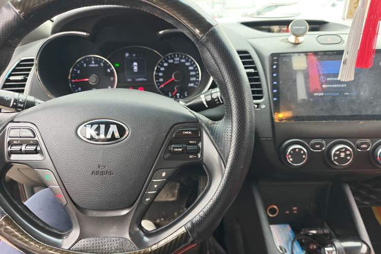 Used Kia K3 2016 1.6L Automatic GL Center Console