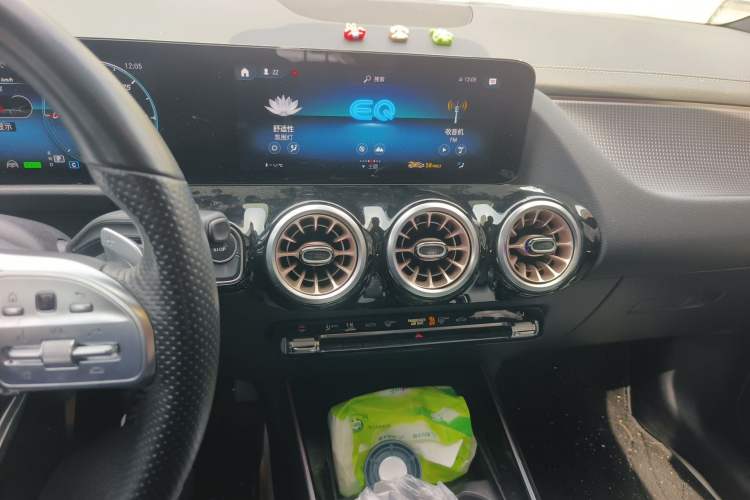 Used Mercedes-Benz EQA 2022 EQA 300 4MATIC Launch Edition Audio And AC Panel