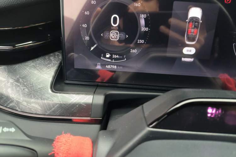 Used Lynk & Co 09 2021 2.0T Halo Six-Seater Odometer Close Up