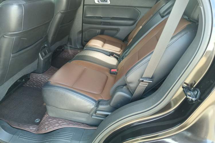 Used Ford Explorer 2013 3.5L Deluxe Model
