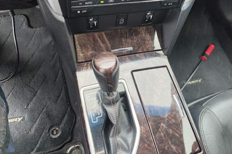 Used Toyota Camry 2016 2.0G 10th Anniversary Leading Edition
