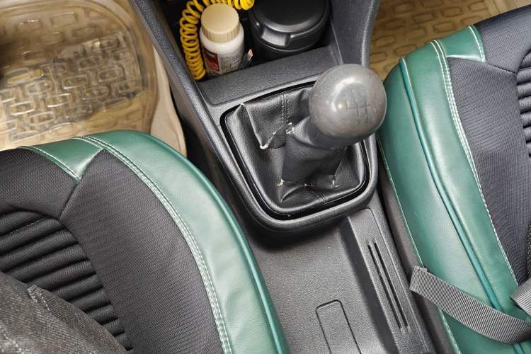 Used Volkswagen Jetta 2013 1.6L Manual Fashion Edition Gear Lever