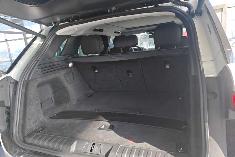 Used Land Rover Range Sport 2024 360 PS S Trunk