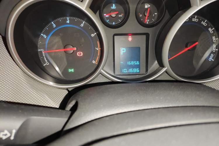 Used Chevrolet Cruze 2012 1.6L SL Grand Edition Automatic Odometer Close Up