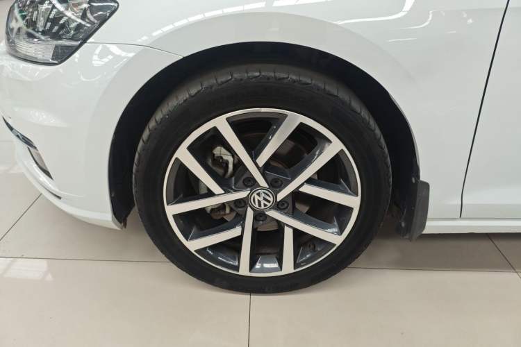 Used Volkswagen Golf 2020 Zhiai Edition 280TSI DSG Comfort Model Left Front Wheel Hub