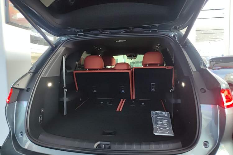 Used BYD Tang L 2025 DM 215KM LiDAR Flagship Model
