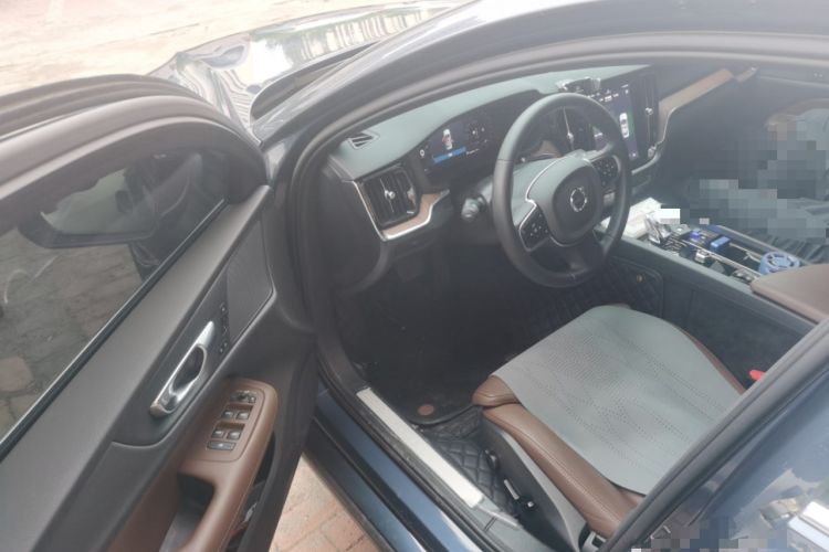 Used Volvo S60 2025 B4 Zhiyuan Luxury Edition

