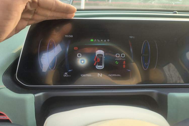 Used ORA Good Cat 2022 Morandi Edition 400km Standard Range Luxury Version Lithium-Ion Battery
