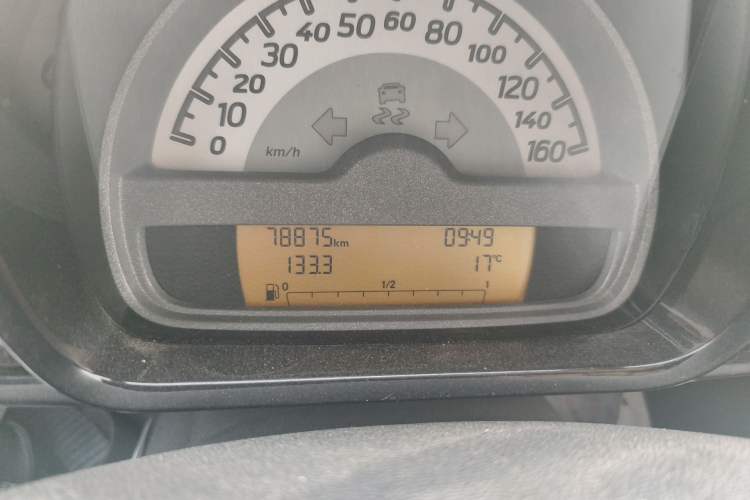 Used smart fortwo 2012 1.0T Convertible Passion Edition Odometer Close Up