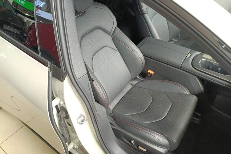 Used Xiaomi Auto SU7 2024 Rear-Drive Long-Range Intelligent Driving Version
