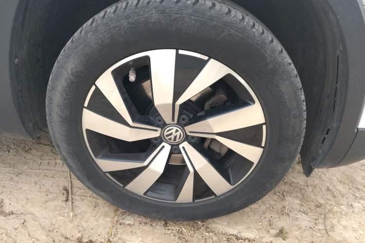 Used Volkswagen Tayron 2020 330TSI Two-Wheel Drive Luxury Smart Connectivity Version Right Front Wheel Hub