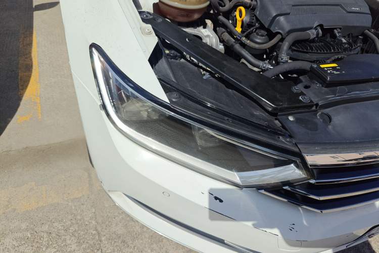 Used Volkswagen Magotan 2017 330TSI DSG Leading Model Right Front Headlight