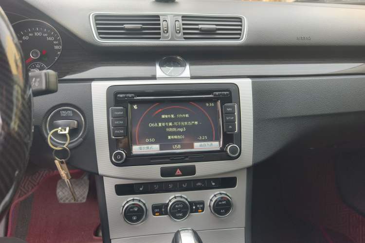 Used Volkswagen Magotan 2012 Facelift 1.8TSI Prestige Model Audio And AC Panel