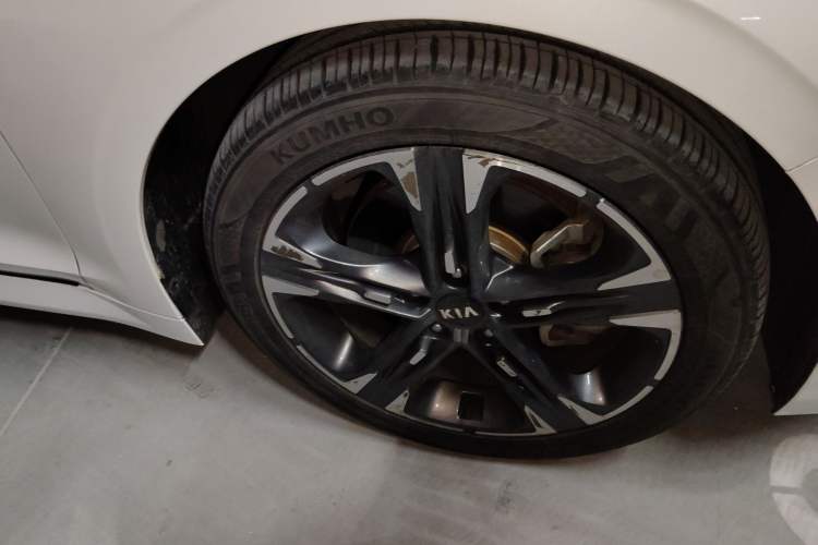 Used Kia K5 2020 380T GT-Line Prestige Tech Edition Right Front Wheel Hub