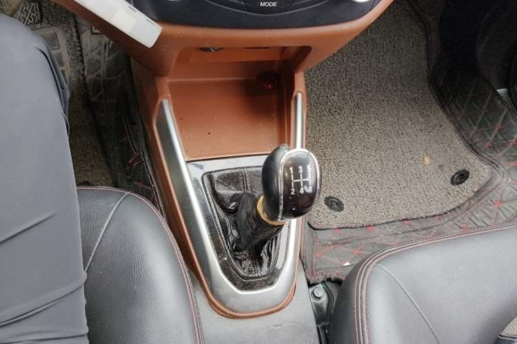 Used Geely Auto Diamond 2016 1.5L Manual Elite Edition Gear Lever