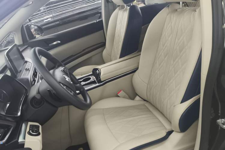 Used Buick GL8 2022 Land Cruiser Executive Class 652T Comfort Model
