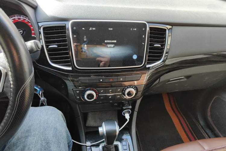 Used Isuzu D-MAX 2020 2.5T 4x4 Automatic Navigation Version China VI Standard Extended Length JE4D25Q6A
