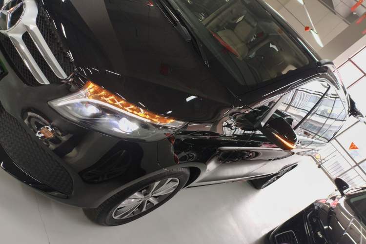 Used Mercedes-Benz V-Class 2022 V 260 Avantgarde Edition