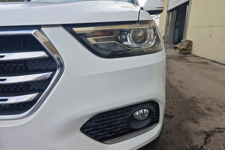 Used Haval H6 2017 Blue Label Sport Edition 1.5T Manual Two-Wheel Drive Elite Model Left Front Headlight