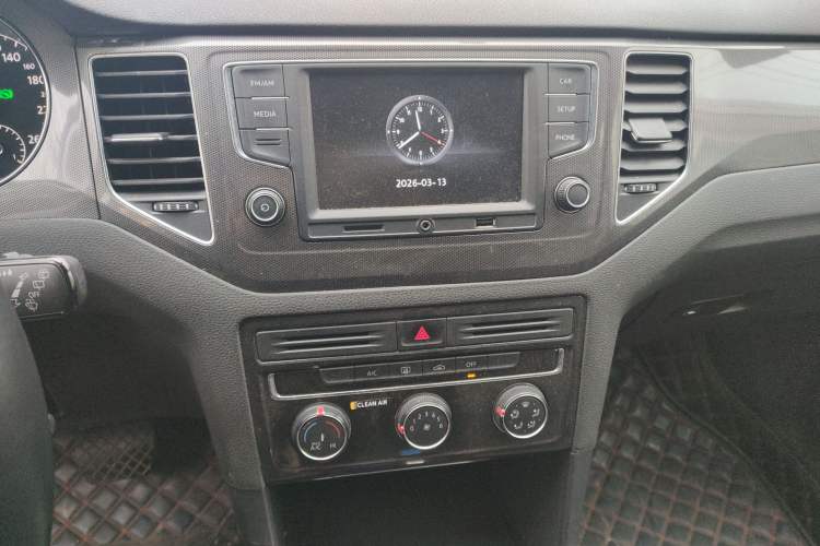 Used Volkswagen Golf Sportsvan 2018 230TSI Automatic Trend Edition Audio And AC Panel