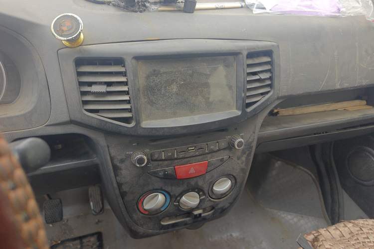 Used BAIC Weiwang 306 2014 1.2L Value Edition Van Basic Type 5 Seats A12 China IV Emission Standard Audio And AC Panel