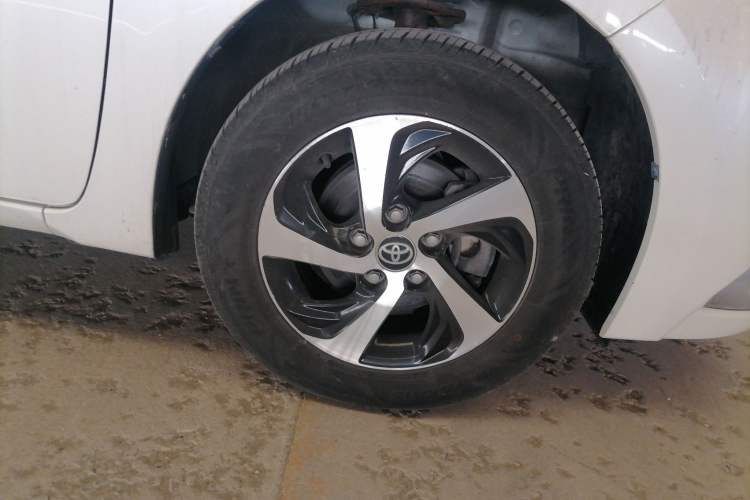 Used Toyota Levin 2017 Revised Dual-Engine 1.8H GS E-CVT Elite Sunroof Version China V Standard