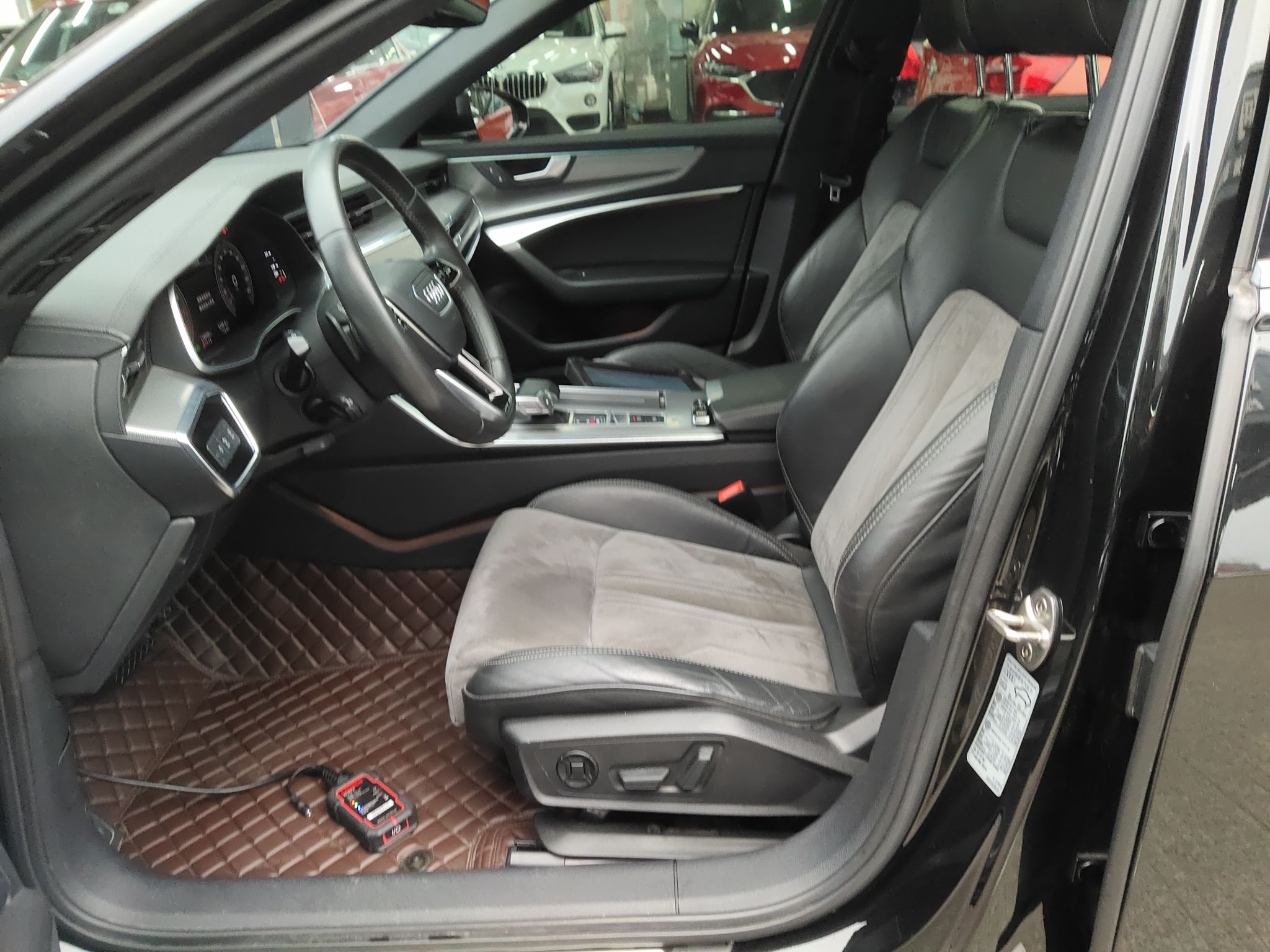 Переднее сиденье в автомобиле