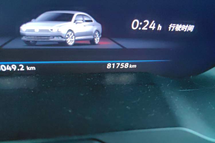 Used Volkswagen Magotan 2018 330TSI DSG Luxury Model Odometer Close Up