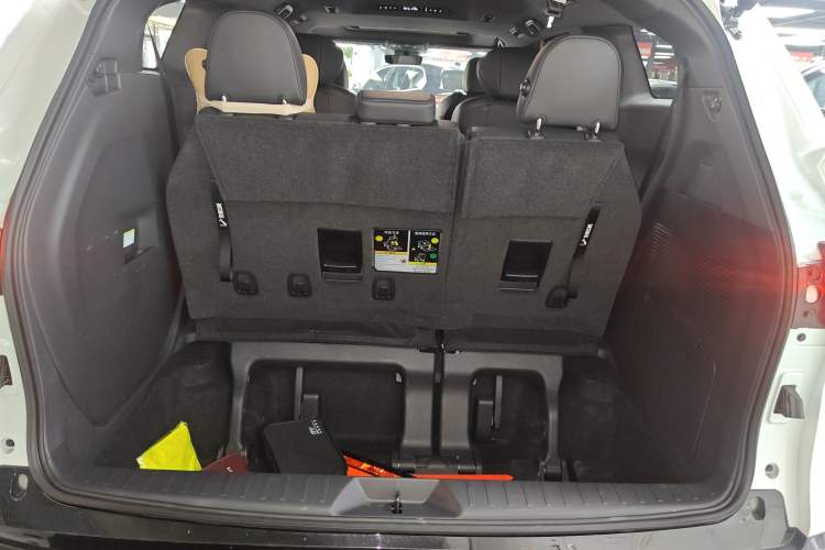 Used Toyota SIENNA 2023 2.5L Hybrid Deluxe Edition
