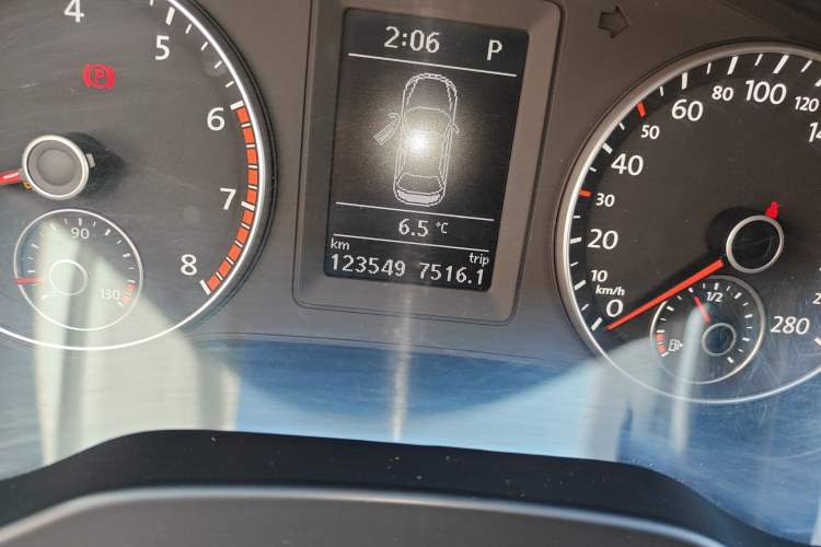 Used Volkswagen Sagitar 2013 2.0 TSI GLI Odometer Close Up