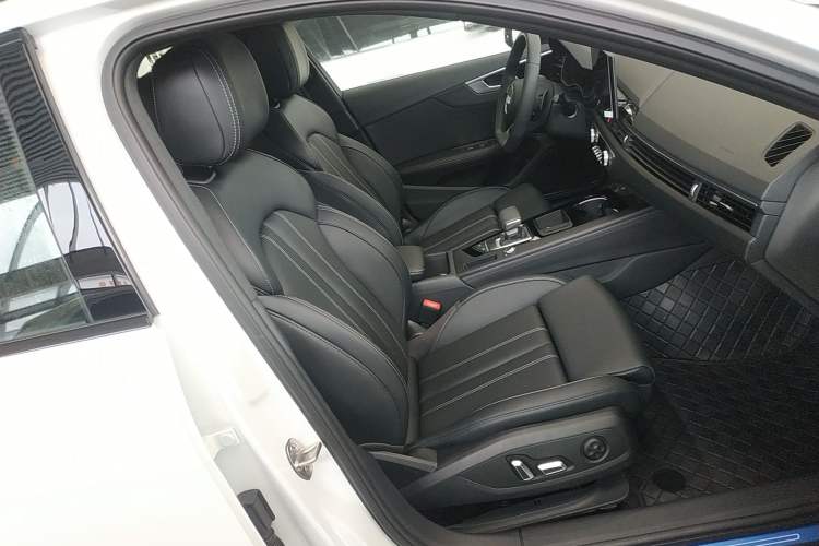 Used Audi A4L 2024 40 TFSI Luxury Dynamic Edition Right Front Seat