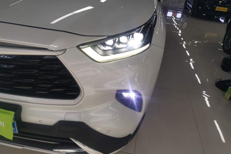 Used Toyota Highlander 2022 Dual-Engine 2.5L Four-Wheel Drive Prestige Version 7 Seats Left Front Headlight